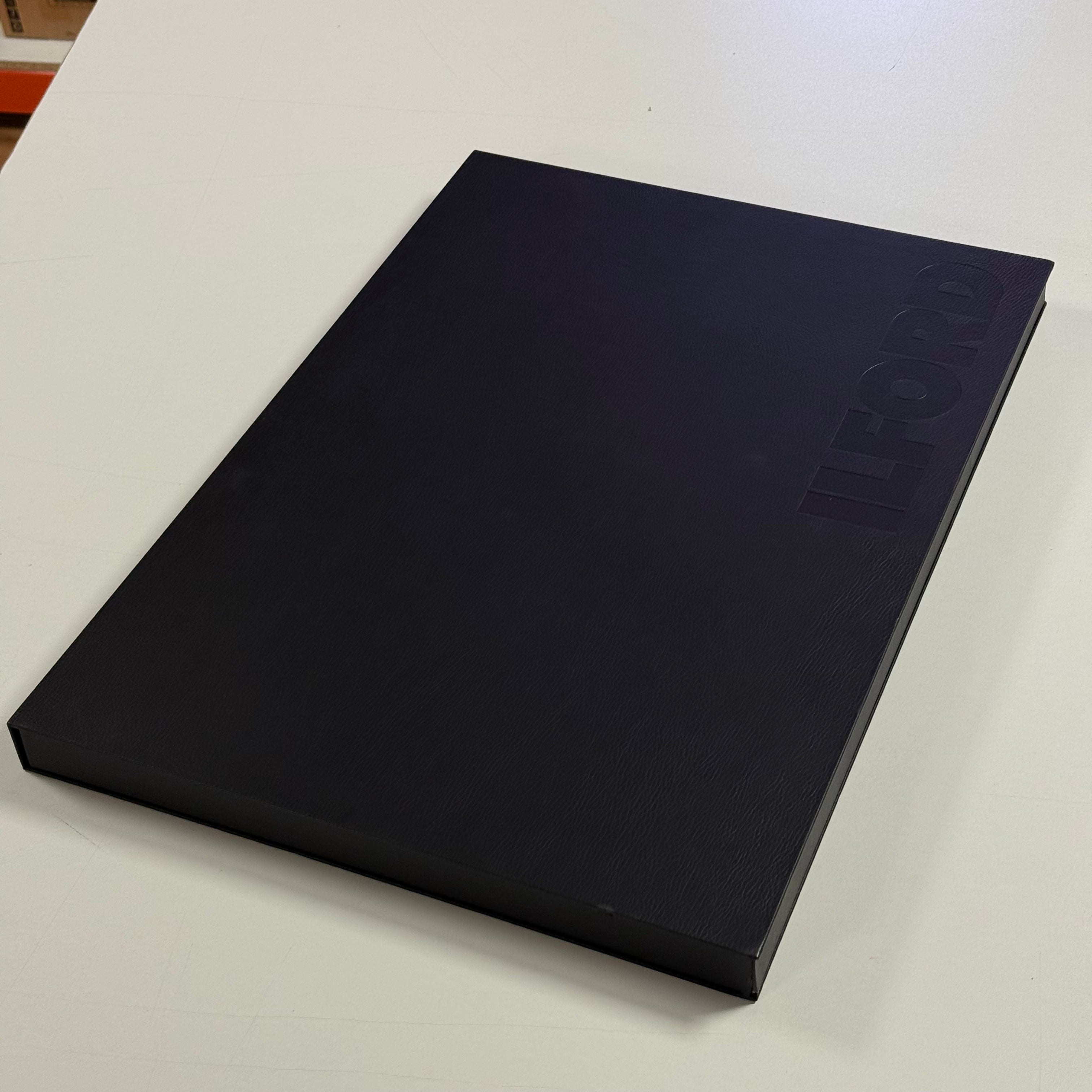 TRANSPORTSCHADEN | ILFORD GALERIE Portfolio Box A3+ für FineArt-Prints