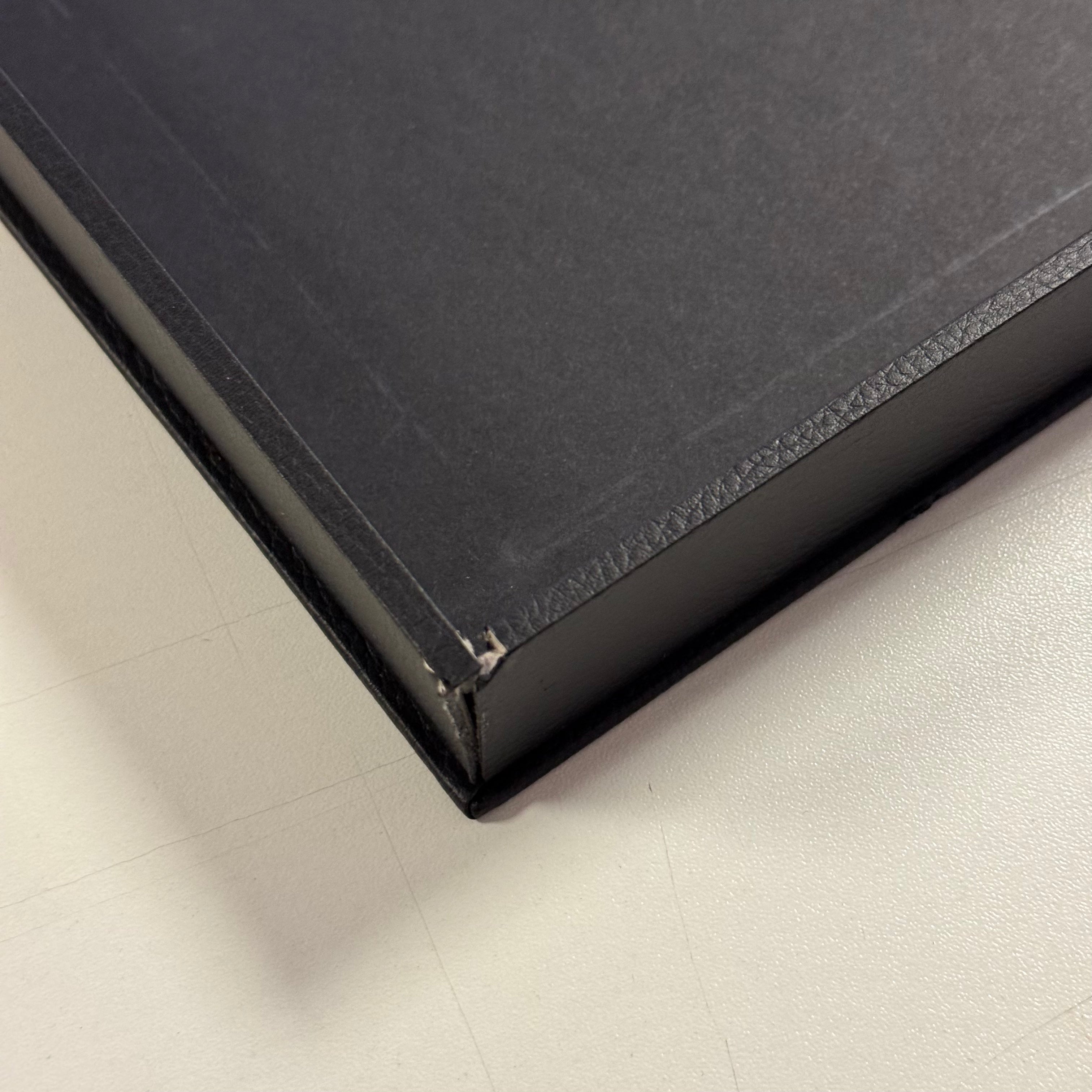 TRANSPORTSCHADEN | ILFORD GALERIE Portfolio Box A3+ für FineArt-Prints