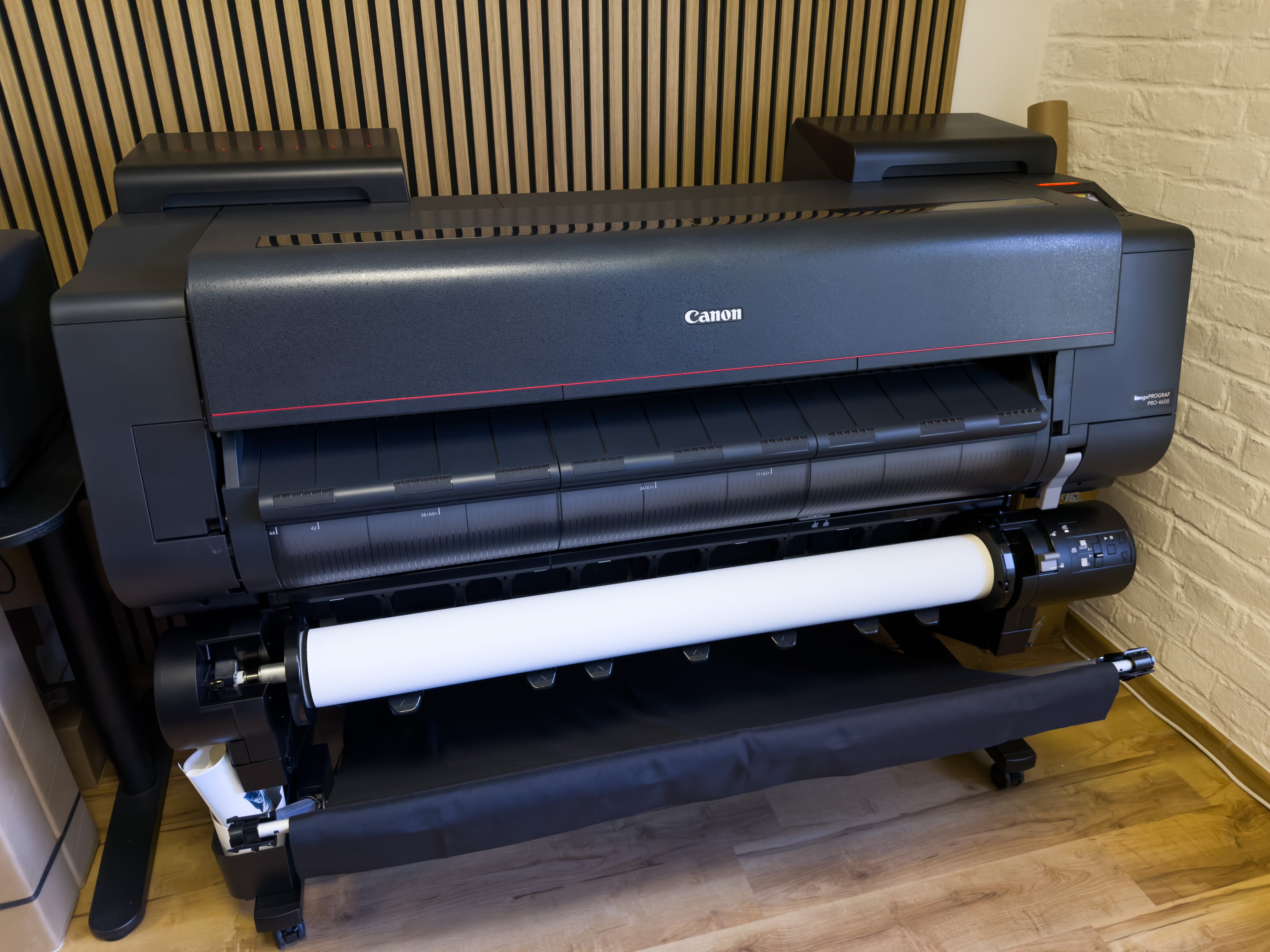 Demogerät: CANON imagePROGRAF Pro-4600  inkl. 2. Rolleneinheit RU-43, neue Tinten
