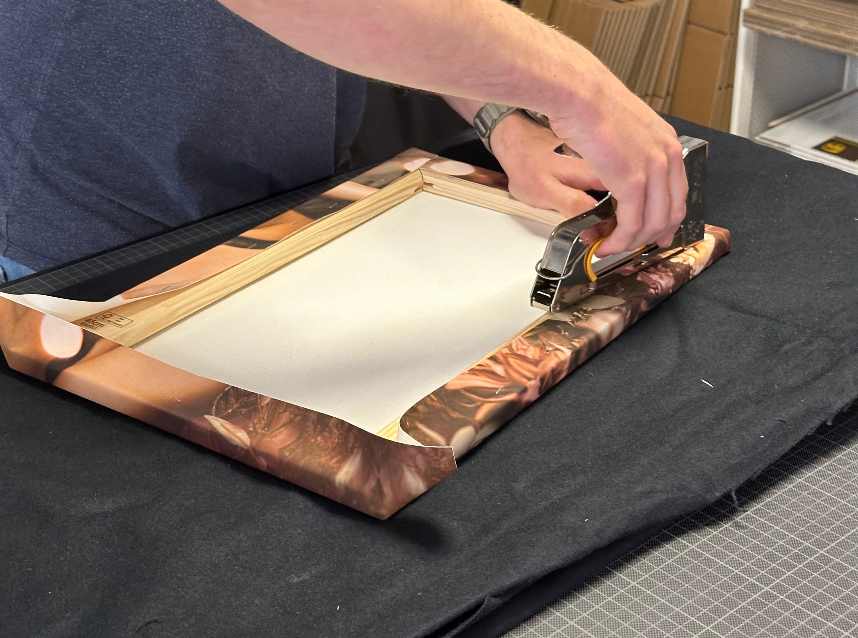28. August 2026 ab 18:00 Uhr | Print & Talk Abend "Make your own Canvas"