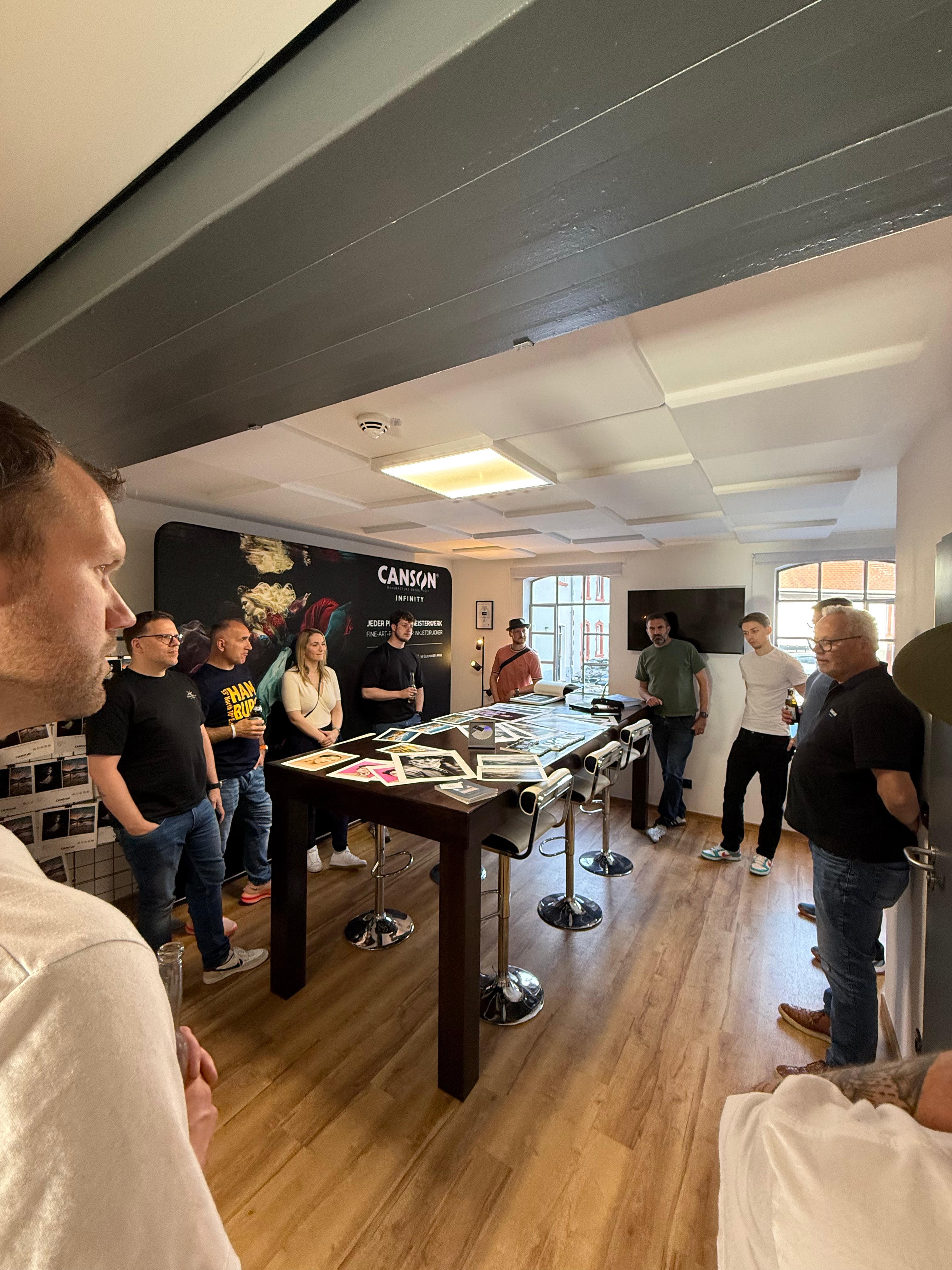 06. August 2026 ab 18:00 Uhr | Print & Talk Abend mit Halbe Rahmen